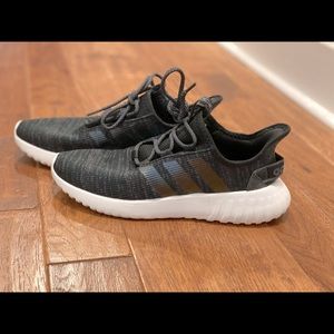 Women’s Black & Gray adidas tennis shoes